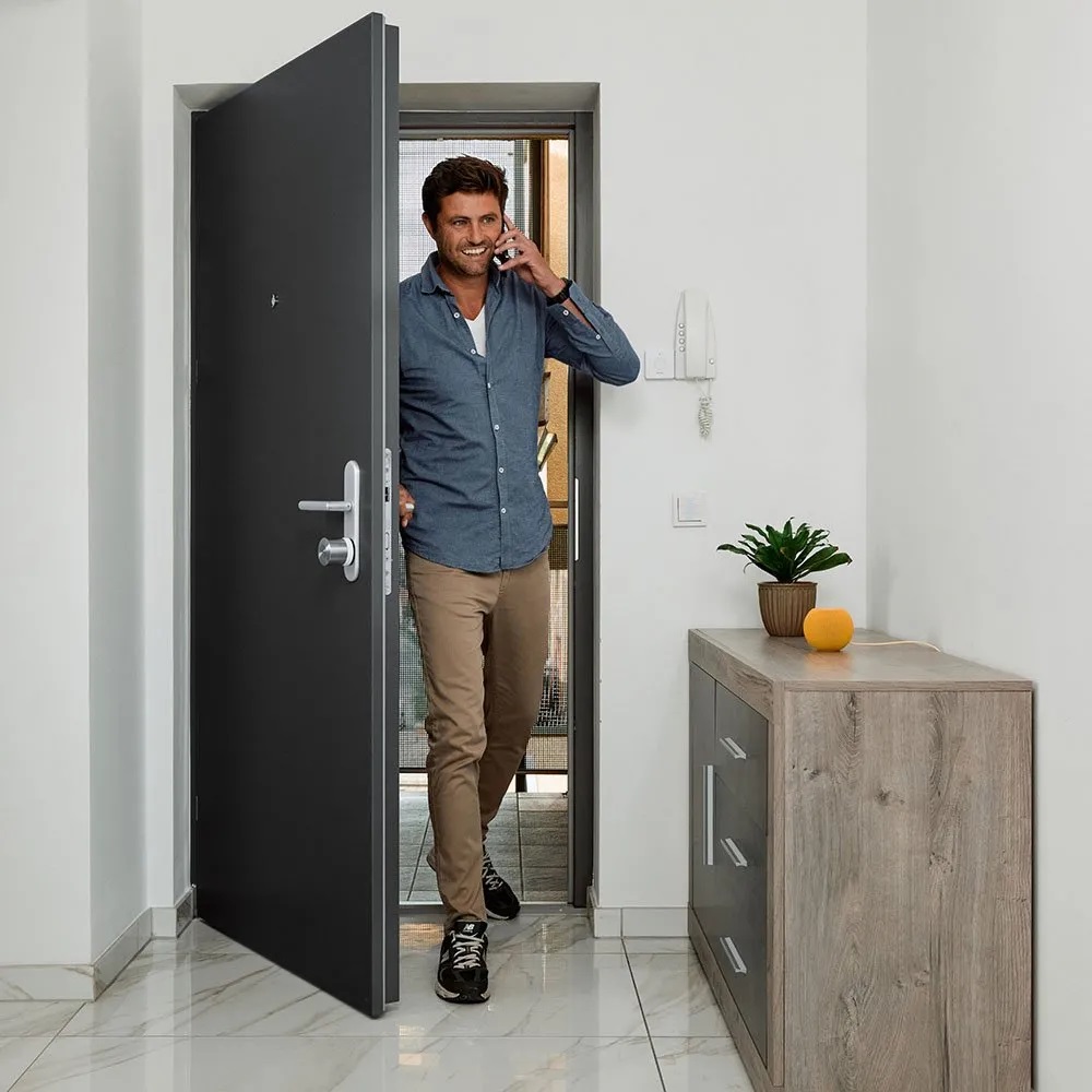 Incuietoare Inteligenta Nuki Smart Lock Ultra, Cilindru Universal Inclus, Blocare / Deblocare Automata